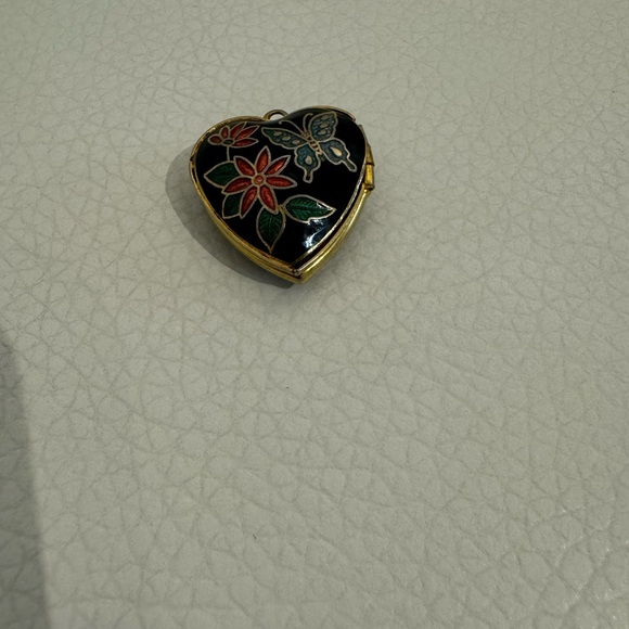 Vintage Antique Old Chinese Heart Pendant Cloisonne Heart Stores Pictures Inside - Picture 5 of 5
